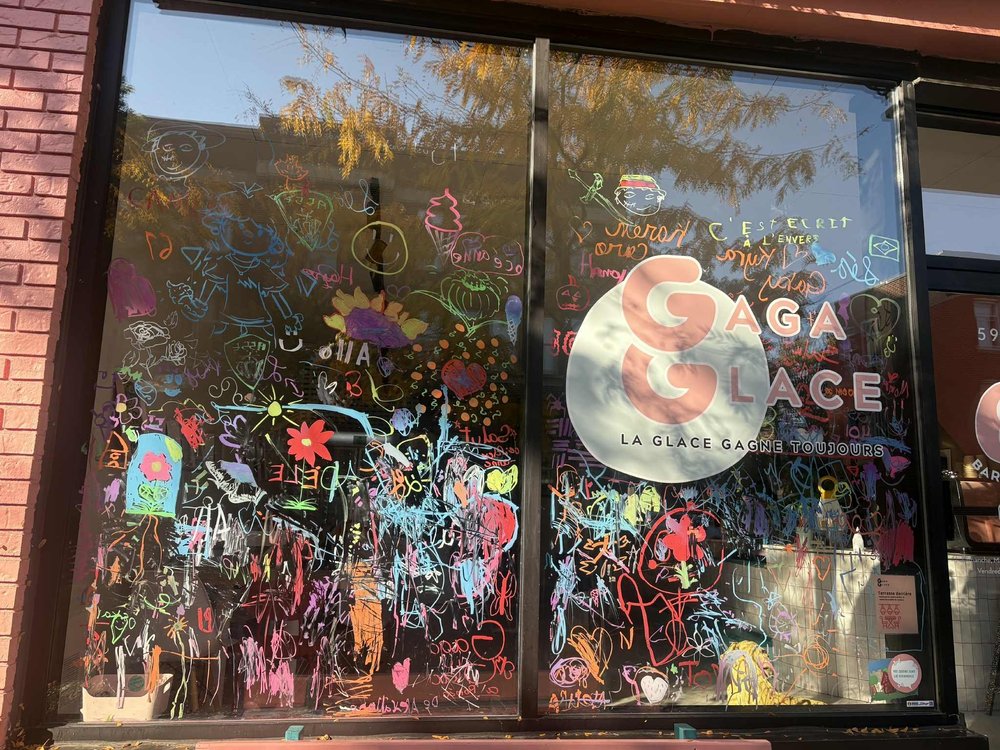 Vitrines dessinées par les enfants chez Gaga Glaces